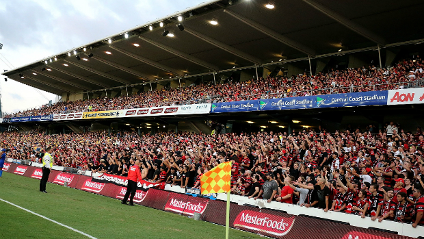 Crowd fans mariners