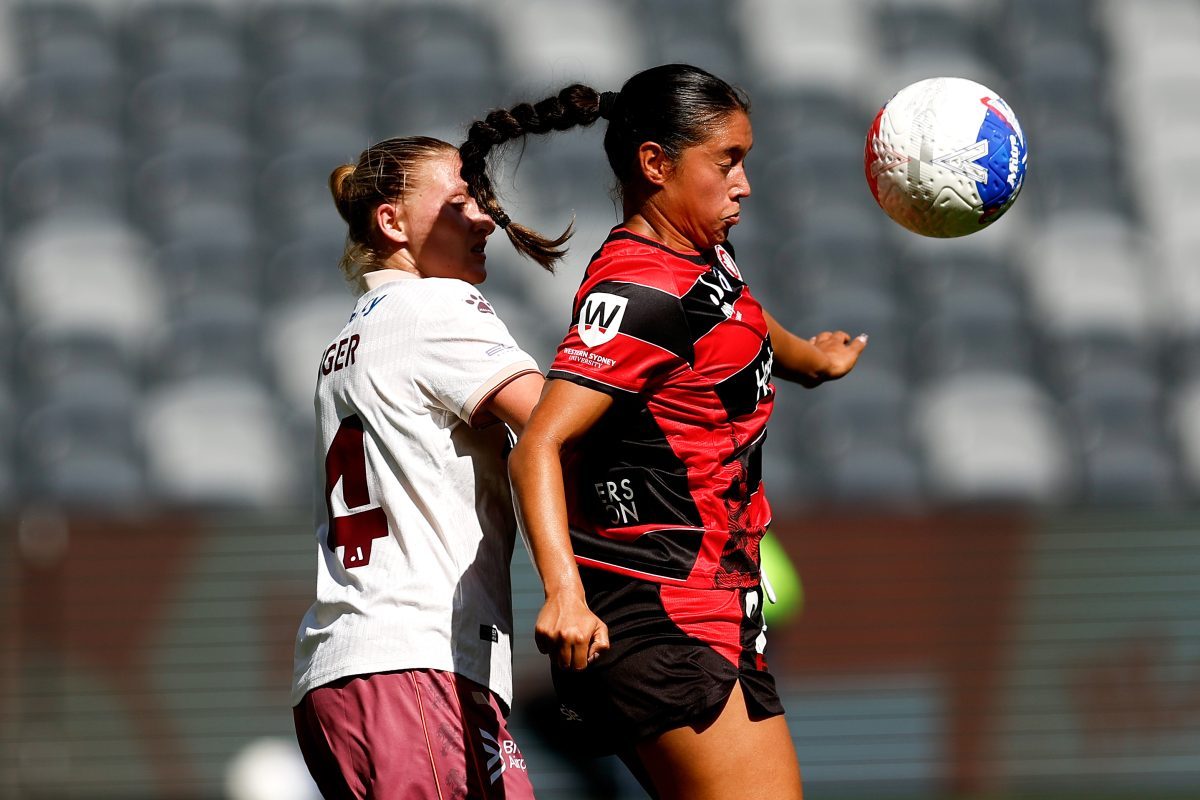 Elexa Bahr of the Wanderers competes with r14during the round two A-League Women match between Western Sydney Wanderers and Brisbane Roar at CommBank Stadium.